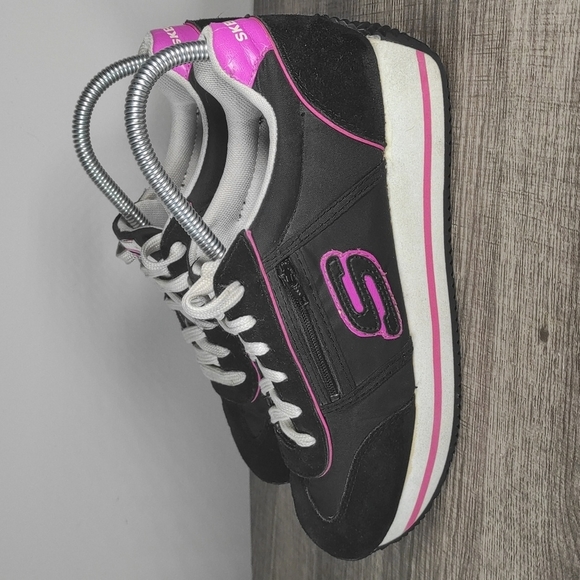 Skechers Shoes - SKECHERS BLACK PINK Pom Pom Women's Leather Active Shoe 7.5 Zipper Hideout